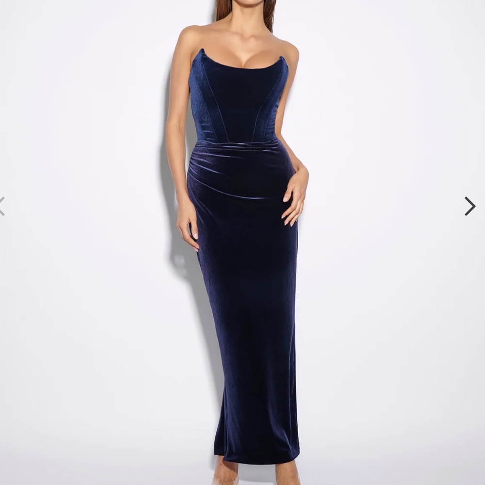 EFFIE KATS Koi Velvet Gown in Midnight / Navy Blue